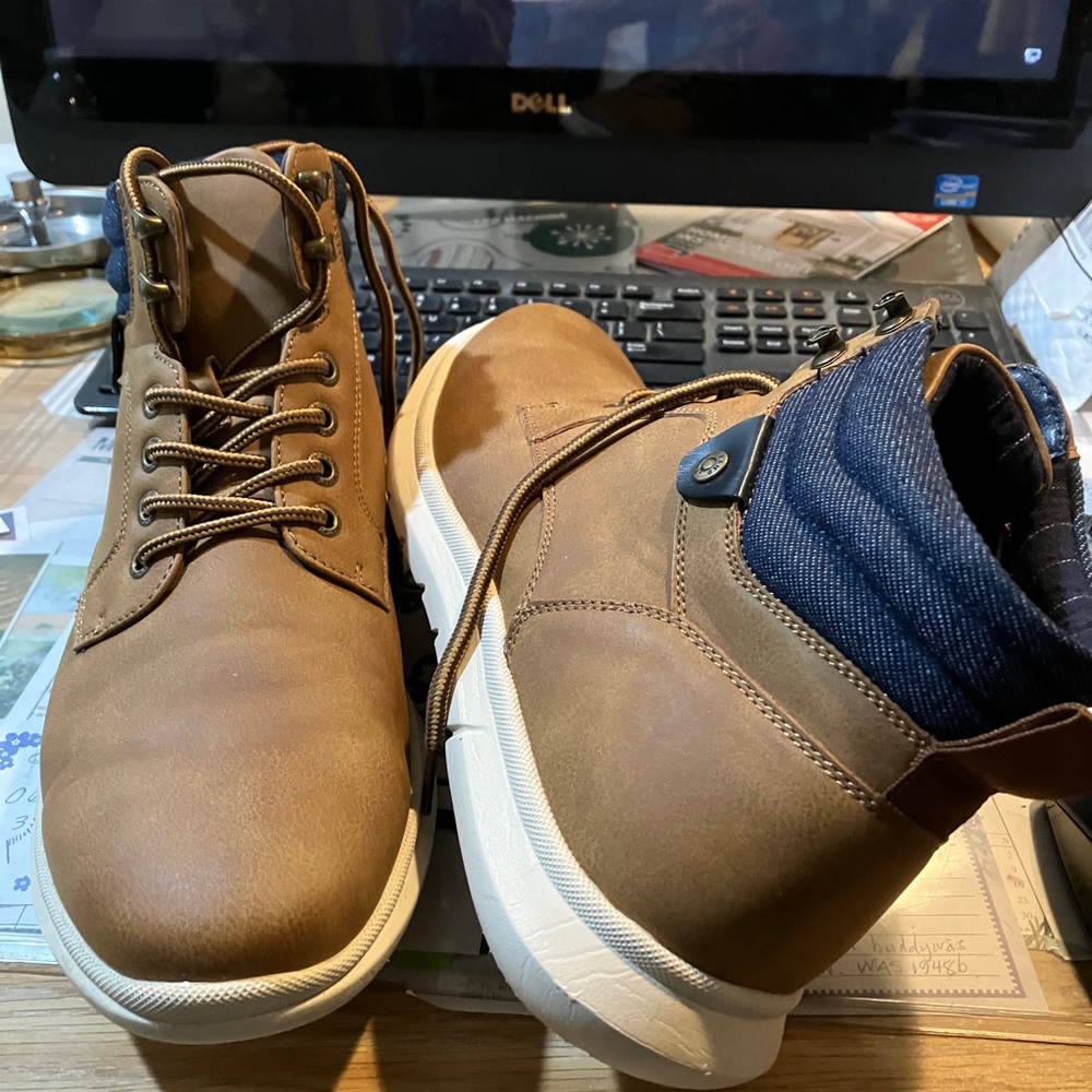 Men's Light Brown Winter Boots  Size 10 M